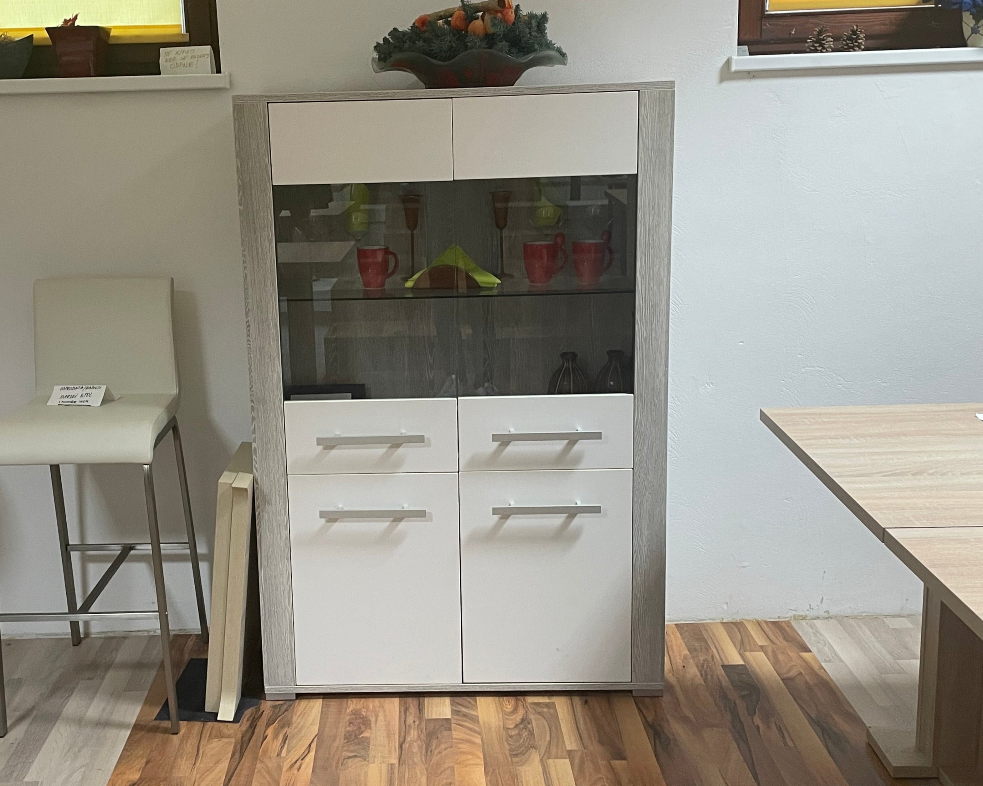 ODPRODAJA vitrine VENTA 150 x 100 x 40 cm