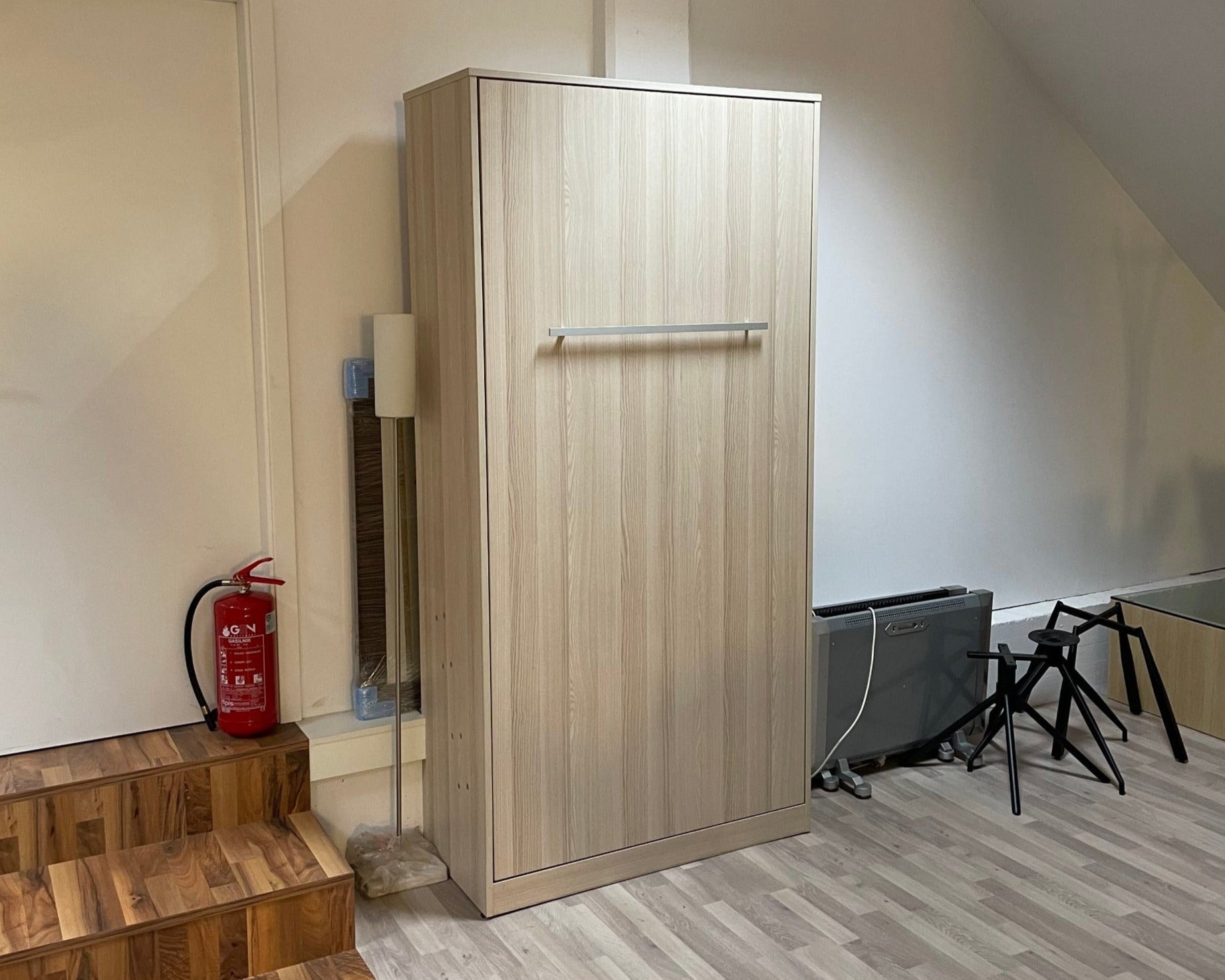 ODPRODAJA Dvižna postelja v omari 190 x 90 cm