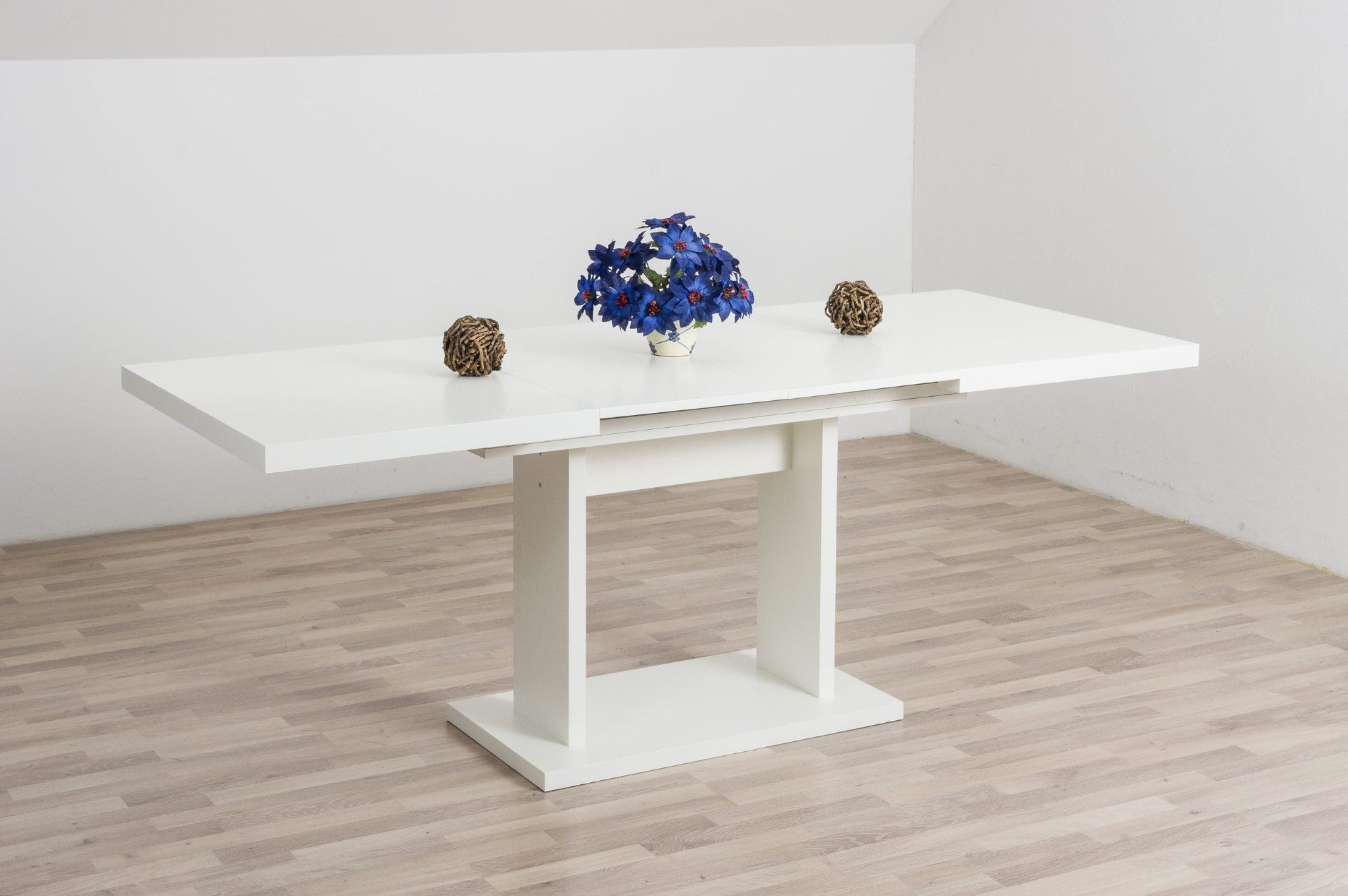 Raztegljiva miza Cube