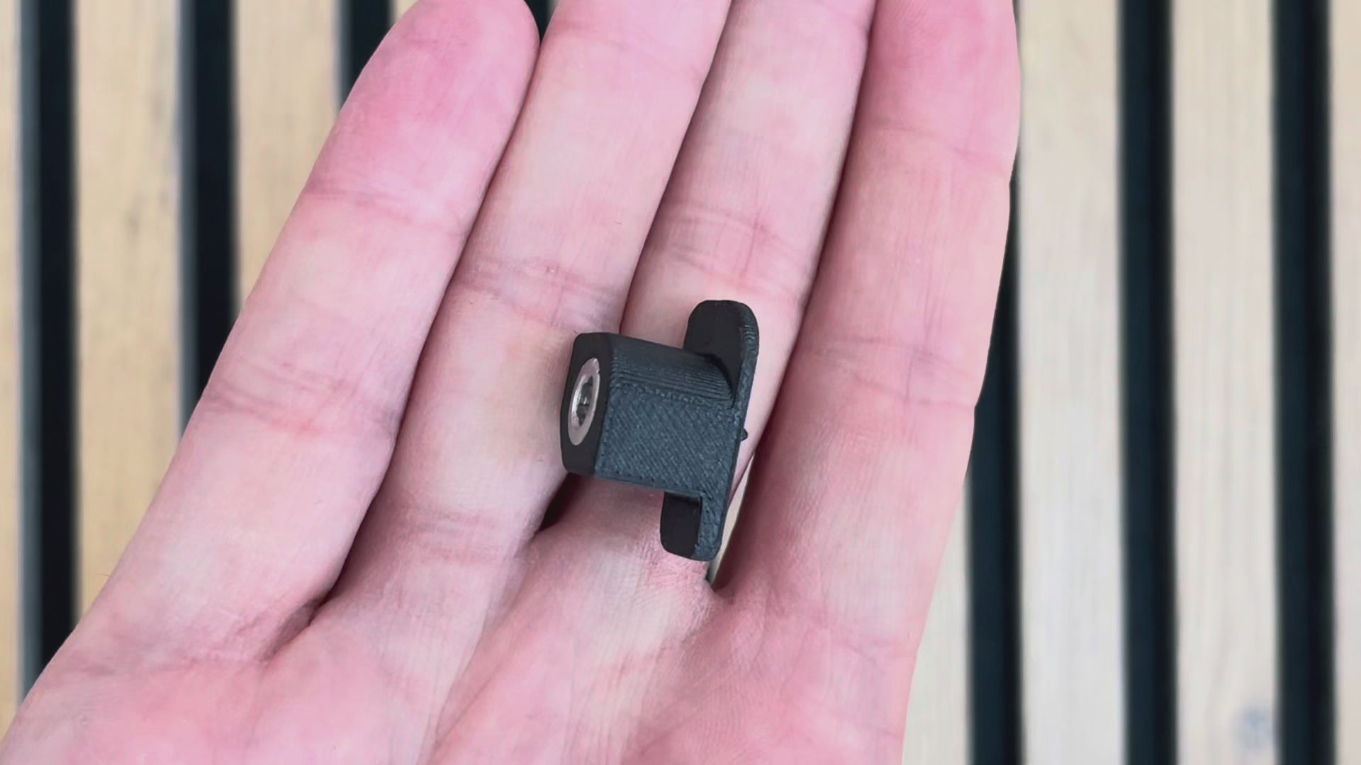 Naloži video: Obešalnik tip E